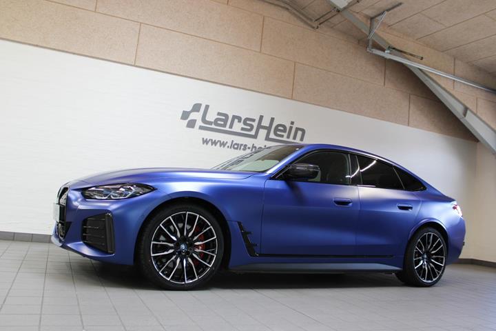 Blå BMW i4 fra 2023