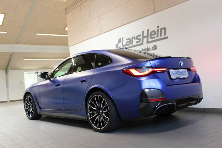 Blå BMW i4 fra 2023