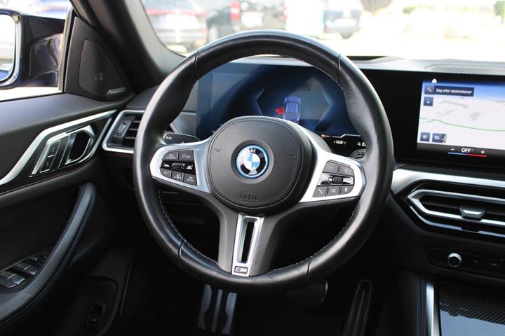 Blå BMW i4 fra 2023