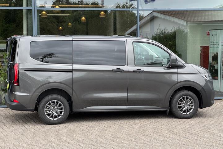 Grå VW e-Caravelle fra 2025