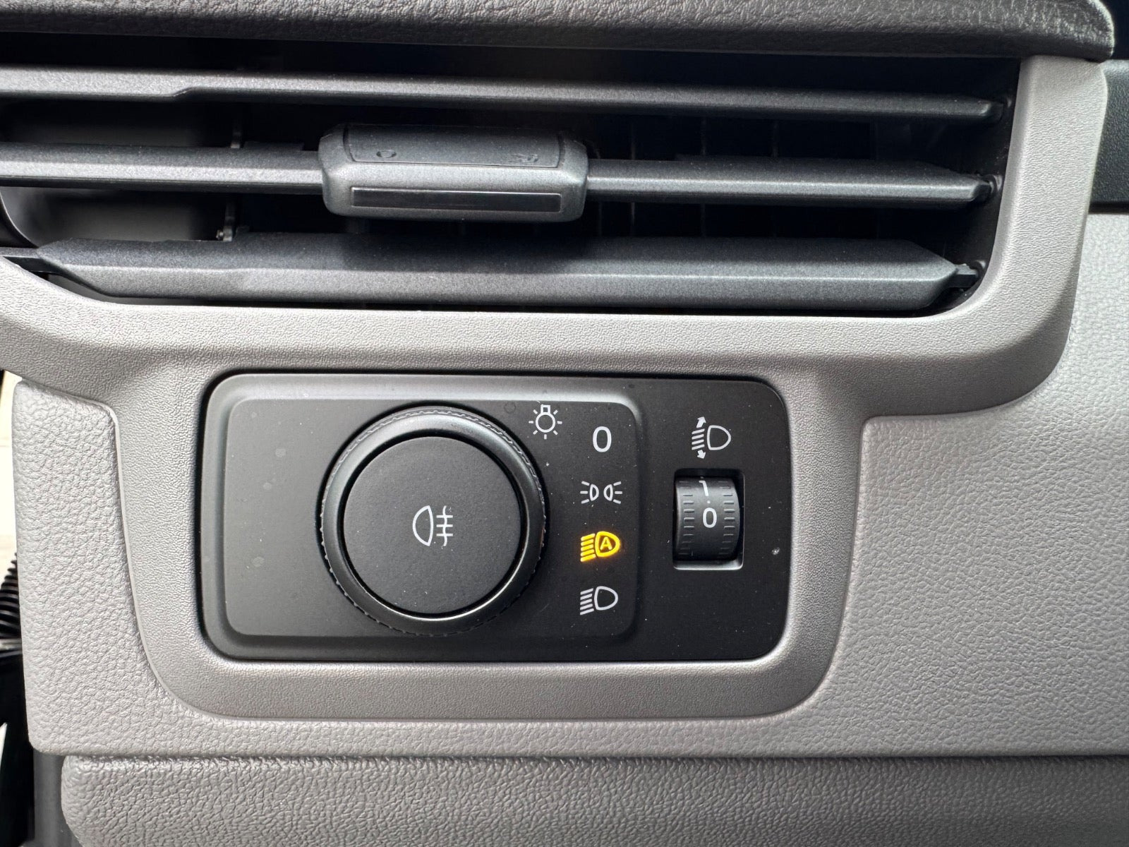 Grå VW e-Caravelle fra 2025