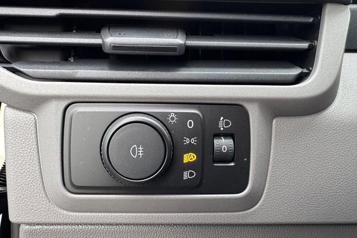 Grå VW e-Caravelle fra 2025