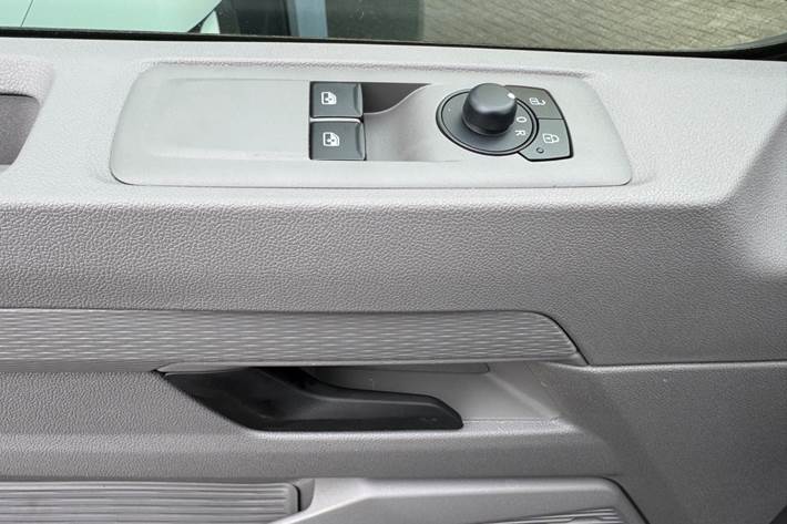 Grå VW e-Caravelle fra 2025