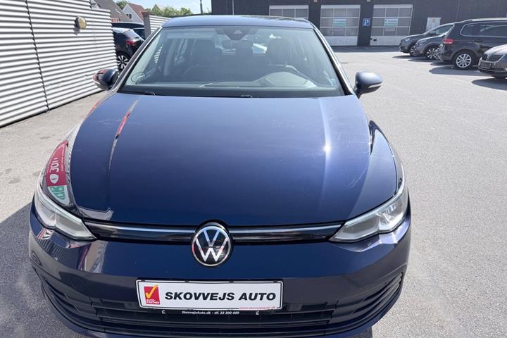 Blå VW Golf VIII fra 2022