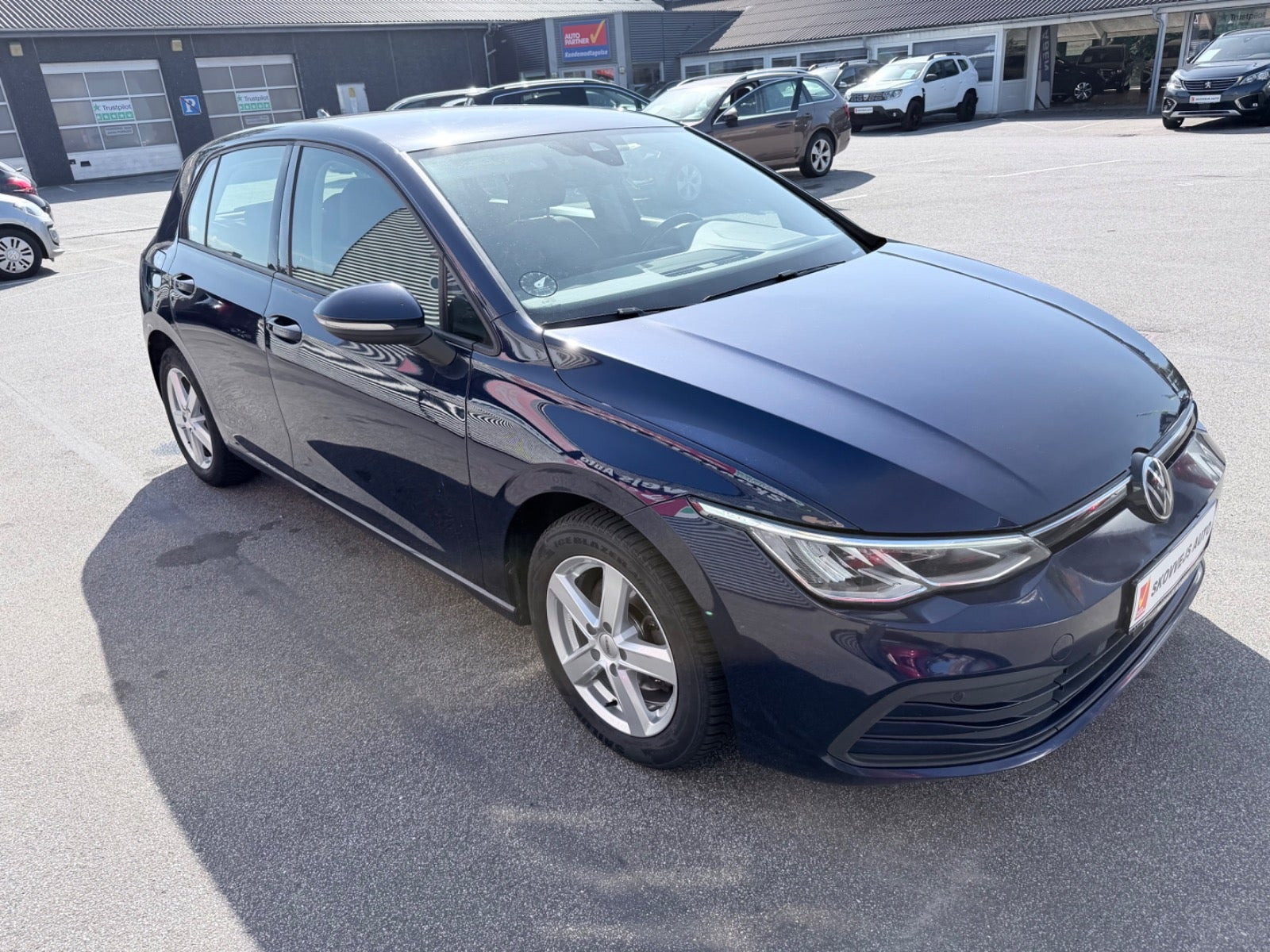 Blå VW Golf VIII fra 2022