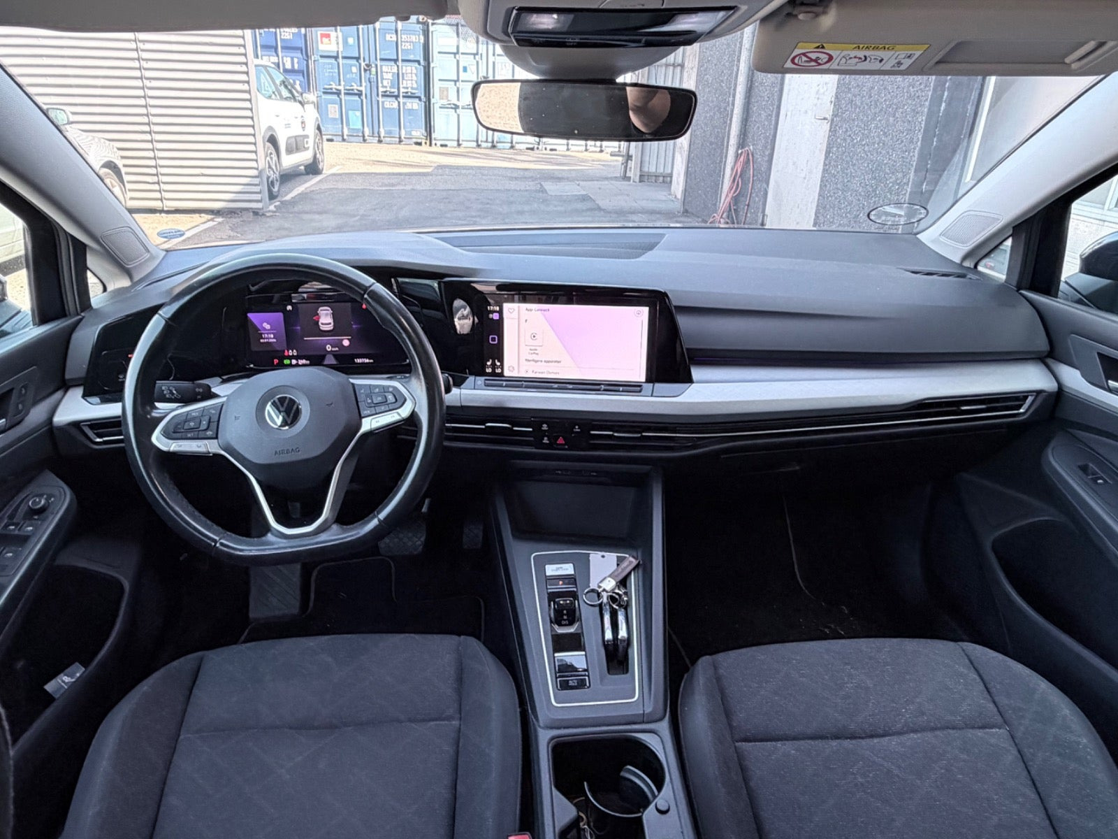 Blå VW Golf VIII fra 2022