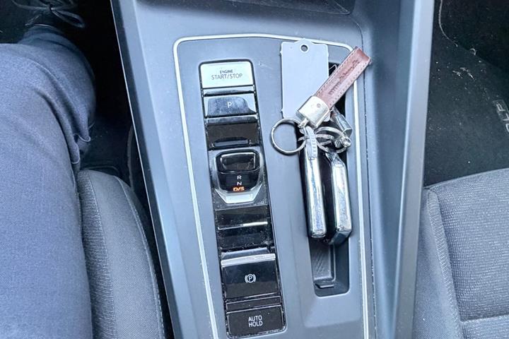 Blå VW Golf VIII fra 2022