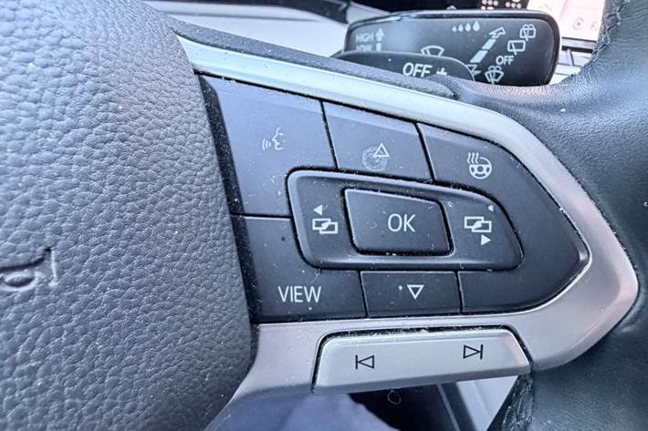 Blå VW Golf VIII fra 2022
