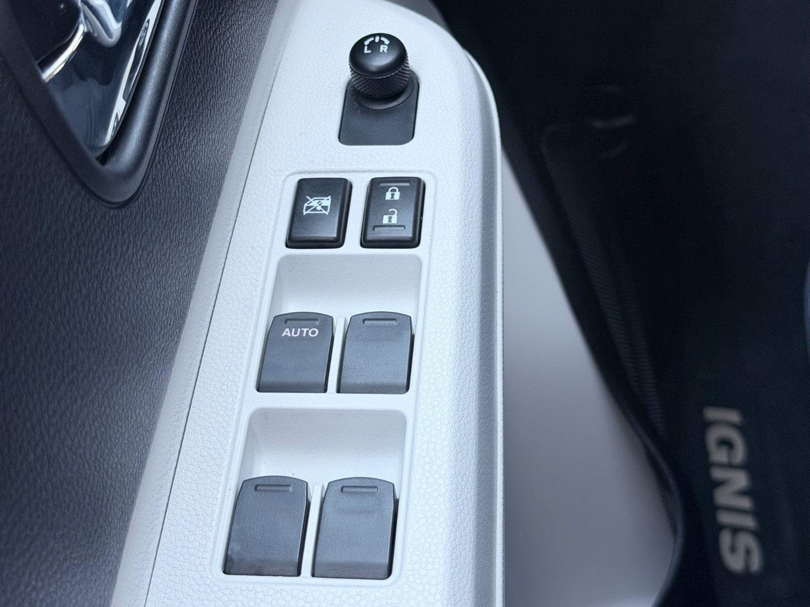 Grå Suzuki Ignis fra 2018
