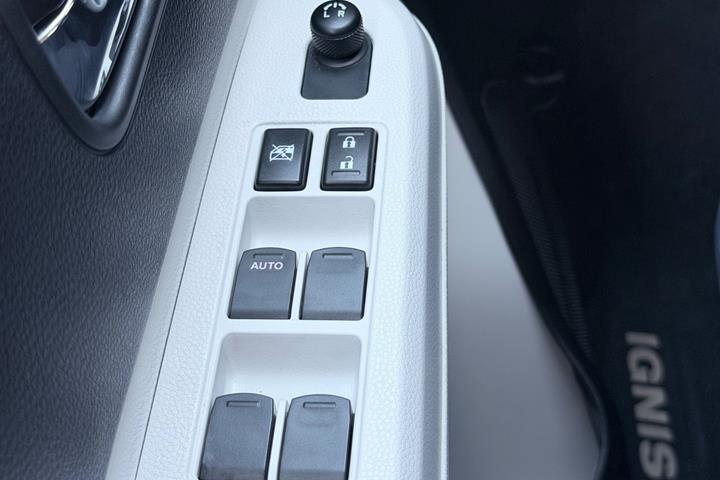 Grå Suzuki Ignis fra 2018