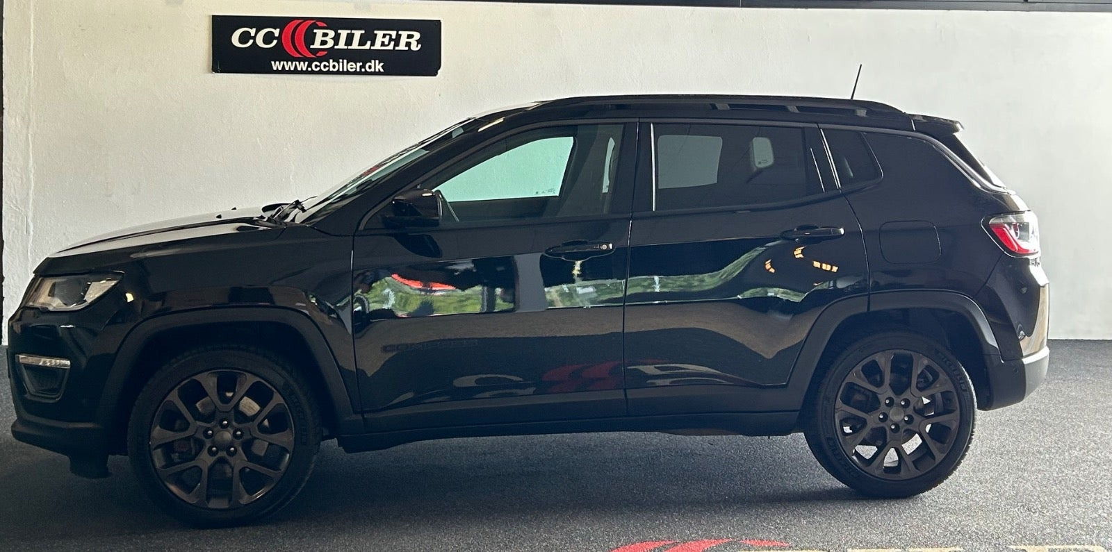 Sort Jeep Compass fra 2021
