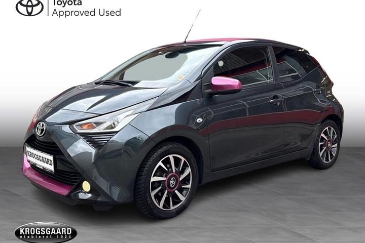 Grå Toyota Aygo fra 2020 set udefra