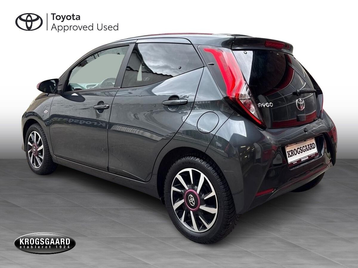 Grå Toyota Aygo fra 2020