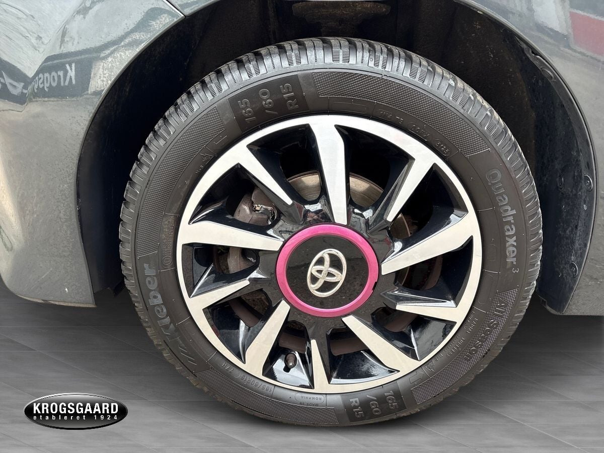Grå Toyota Aygo fra 2020