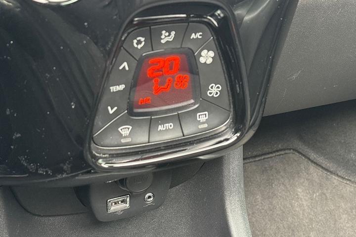 Grå Toyota Aygo fra 2020