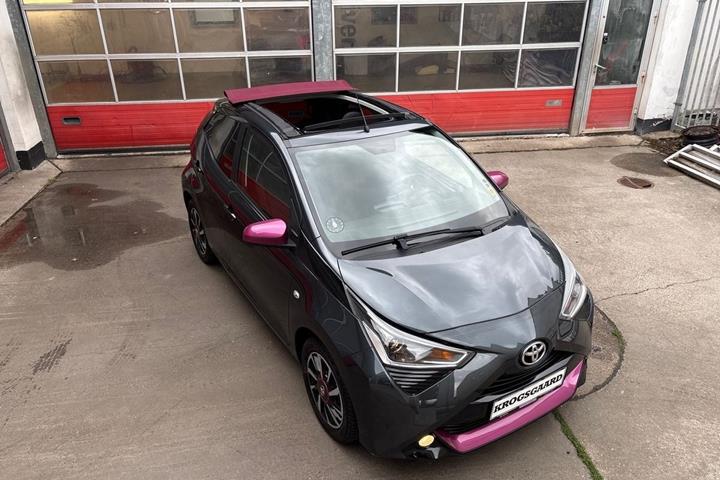 Grå Toyota Aygo fra 2020