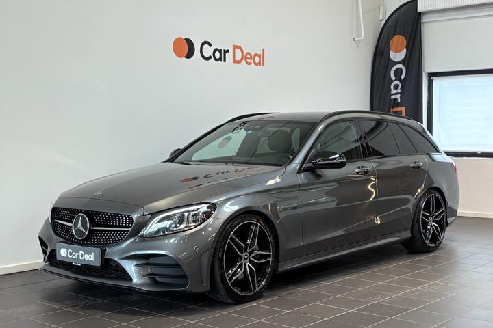 Grå Mercedes C300 de fra 2020 set udefra