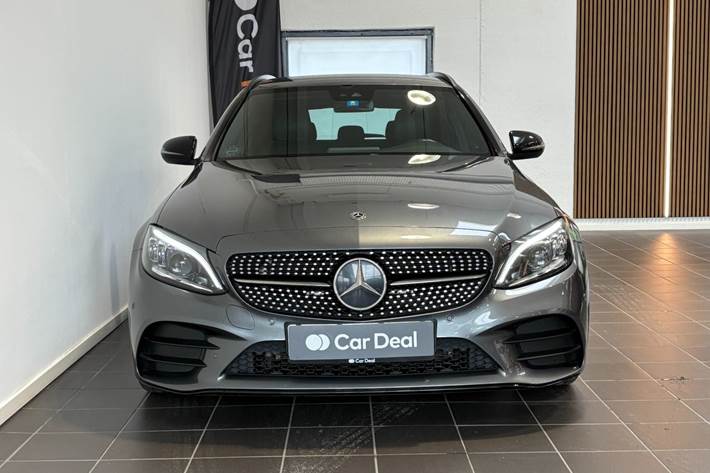 Grå Mercedes C300 de fra 2020