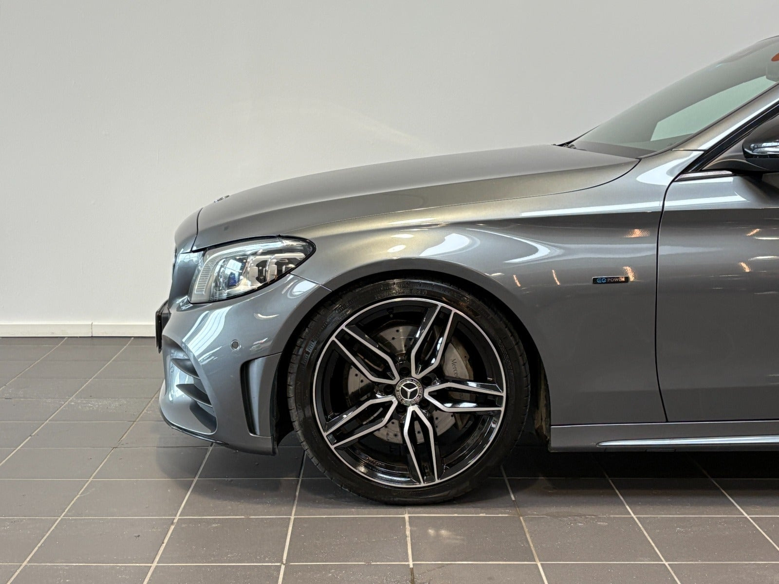 Grå Mercedes C300 de fra 2020