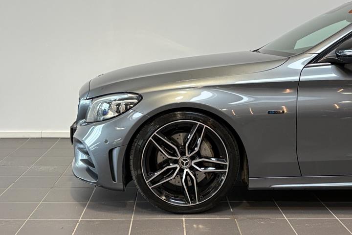 Grå Mercedes C300 de fra 2020