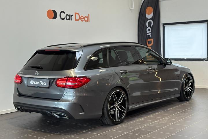 Grå Mercedes C300 de fra 2020