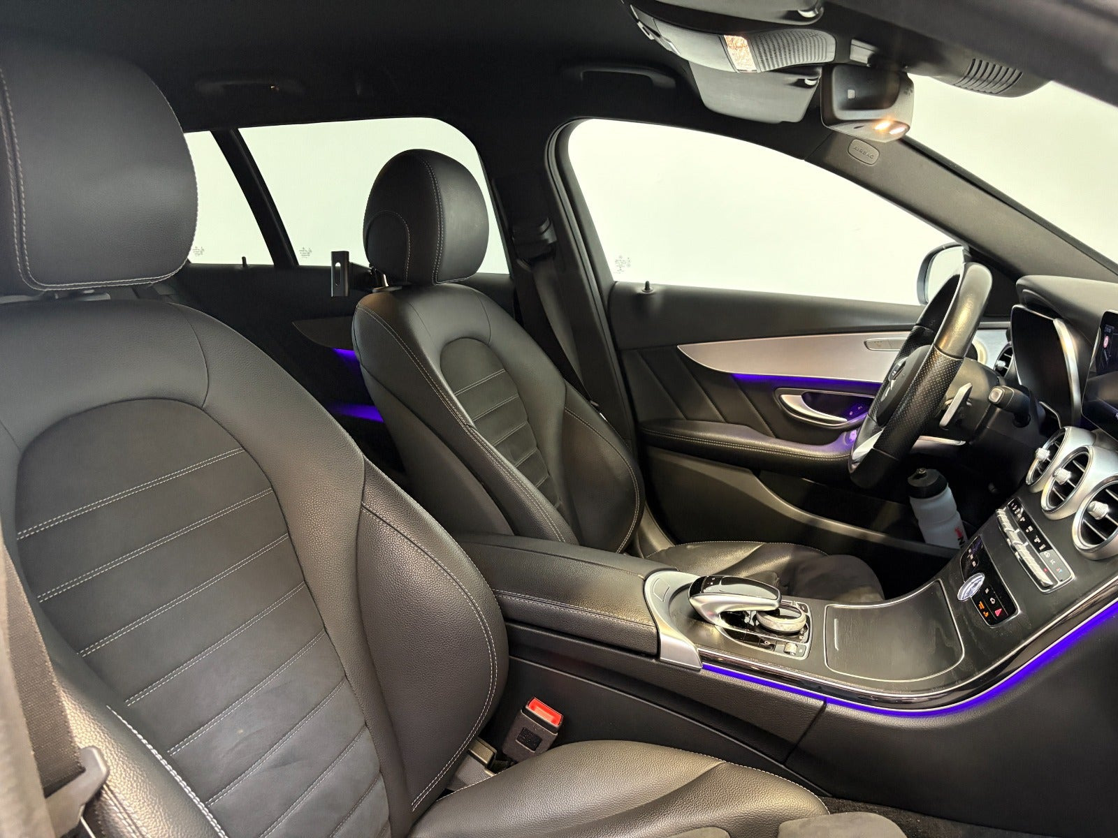 Grå Mercedes C300 de fra 2020