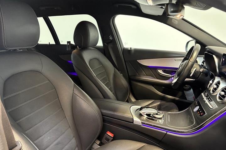 Grå Mercedes C300 de fra 2020