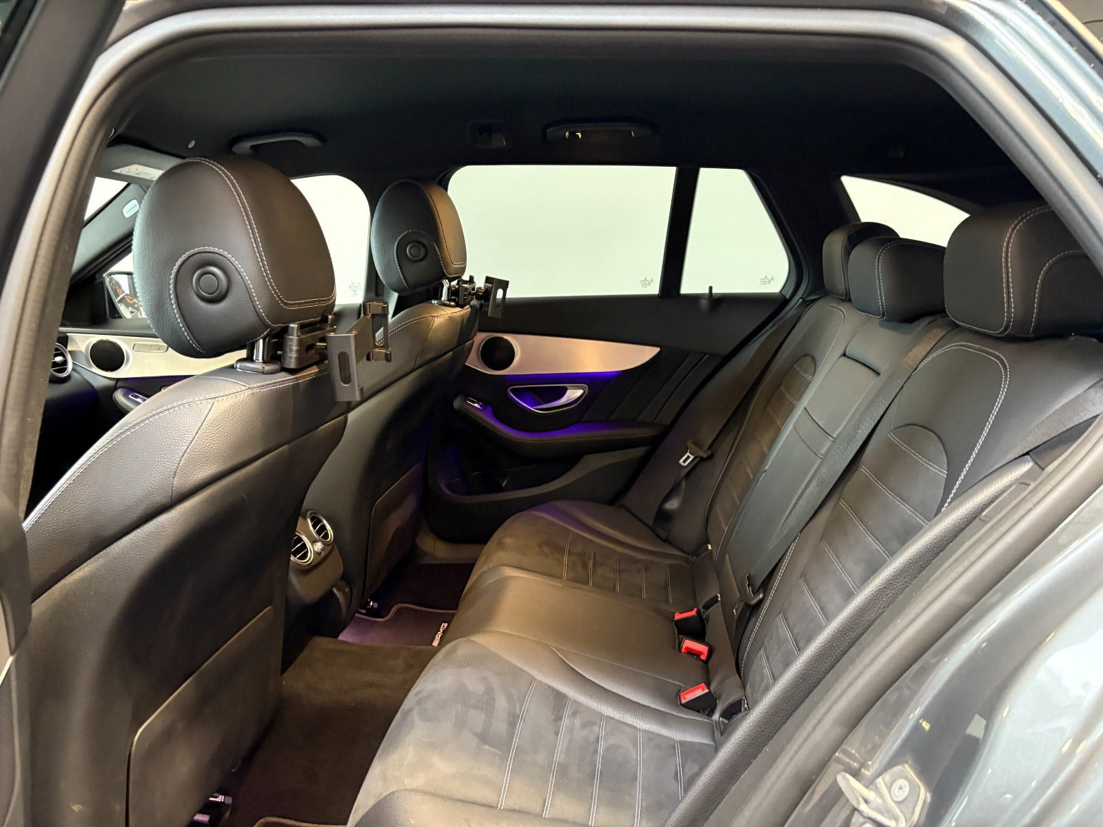 Grå Mercedes C300 de fra 2020