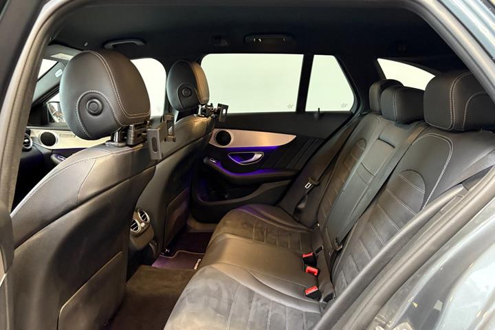 Grå Mercedes C300 de fra 2020