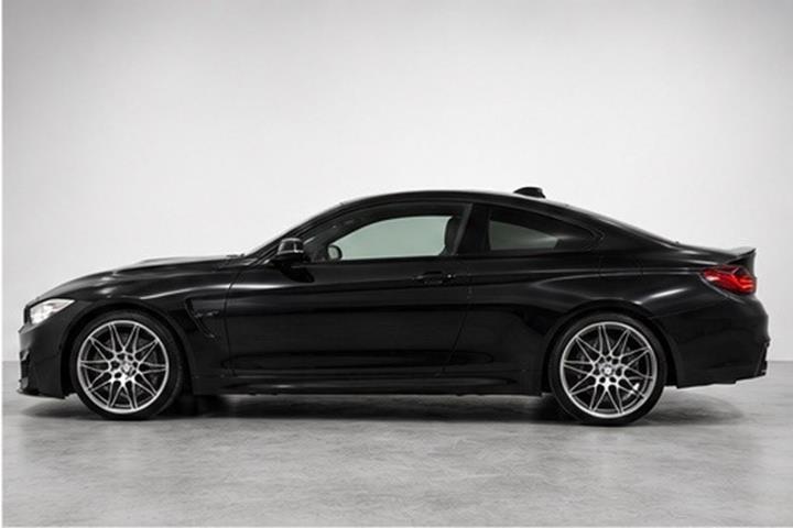 Sort BMW M4 fra 2019