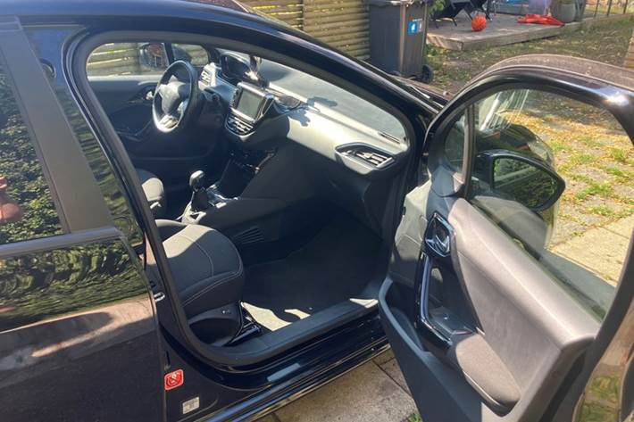 undefined Peugeot 208 fra 2017