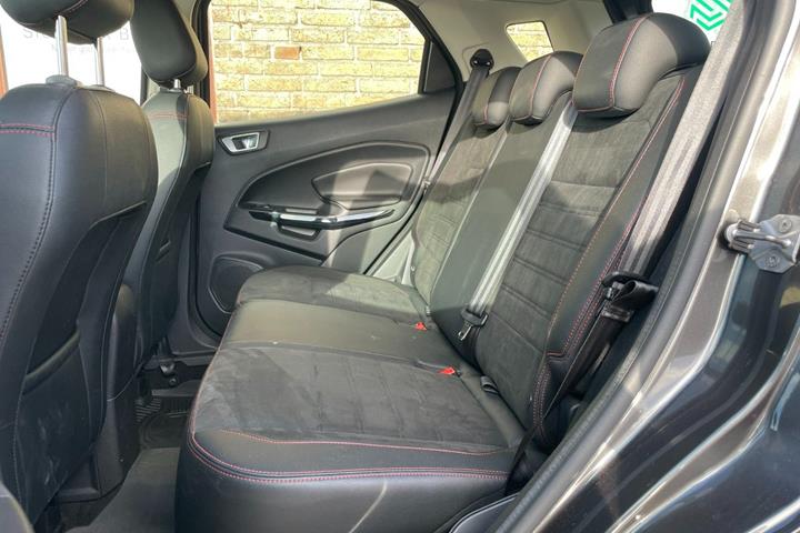 Grå Ford EcoSport fra 2019