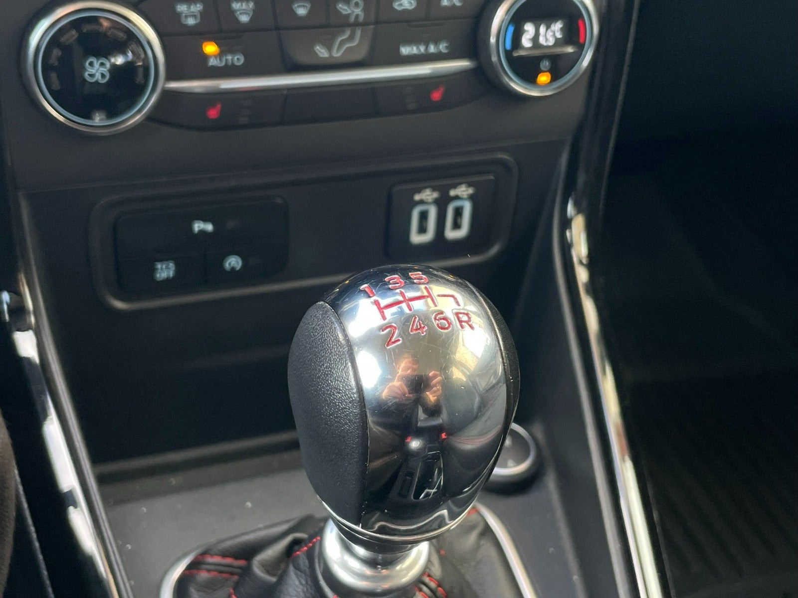 Grå Ford EcoSport fra 2019
