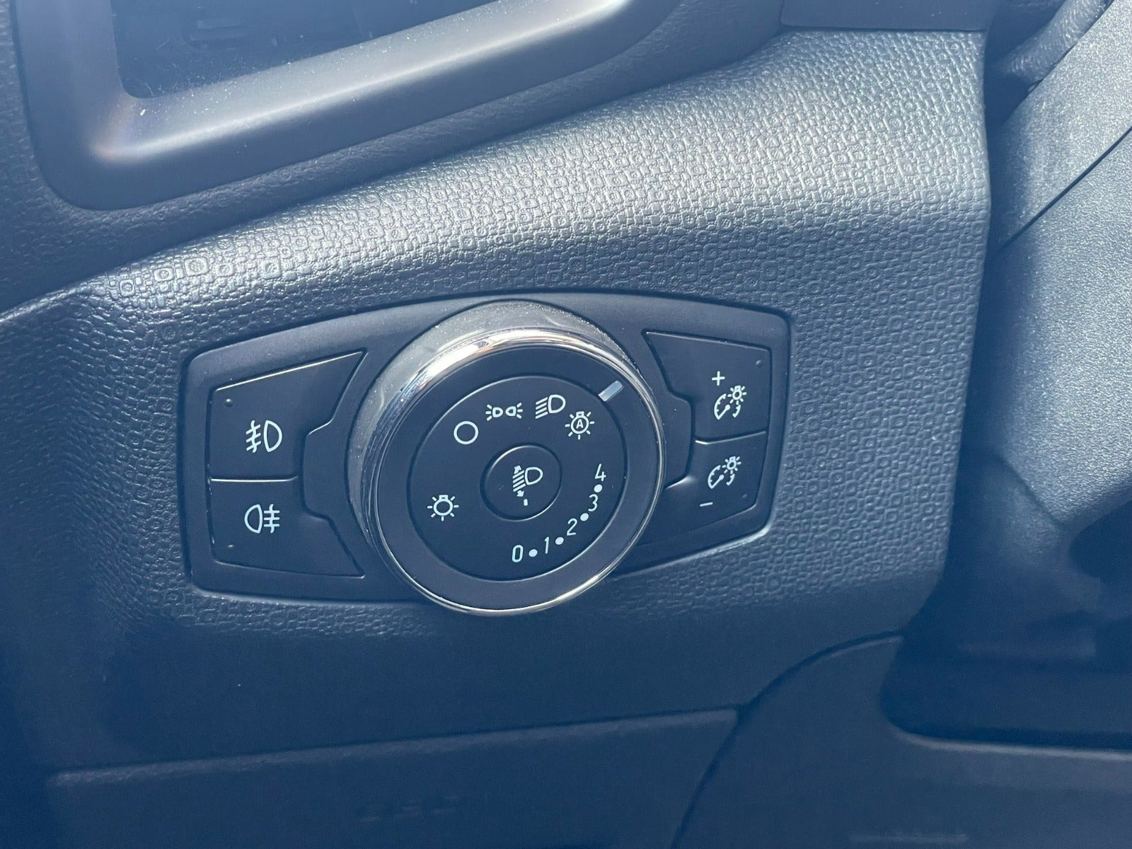 Grå Ford EcoSport fra 2019