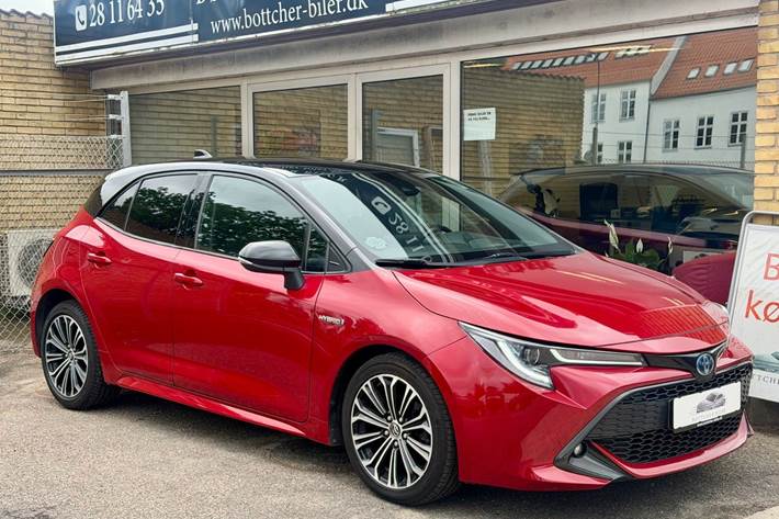 Rød Toyota Corolla fra 2019