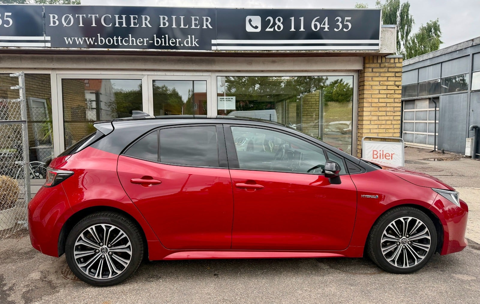 Rød Toyota Corolla fra 2019