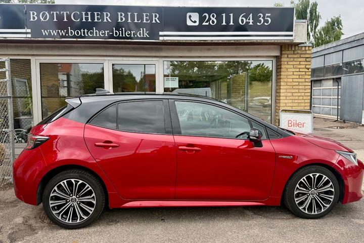 Rød Toyota Corolla fra 2019