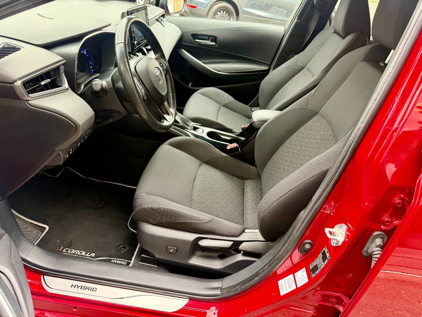 Rød Toyota Corolla fra 2019