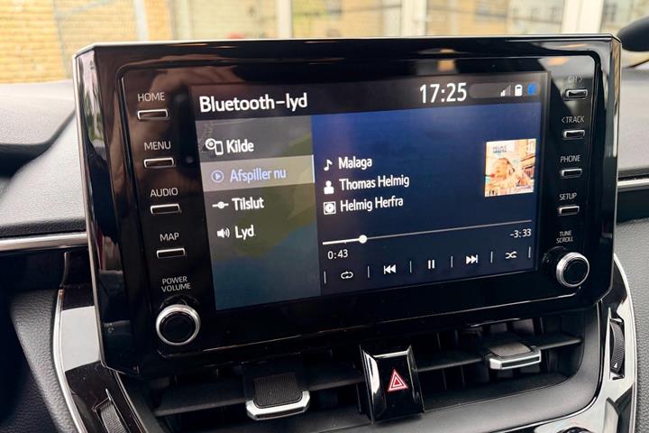 Rød Toyota Corolla fra 2019