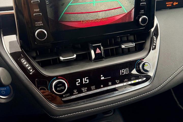 Rød Toyota Corolla fra 2019