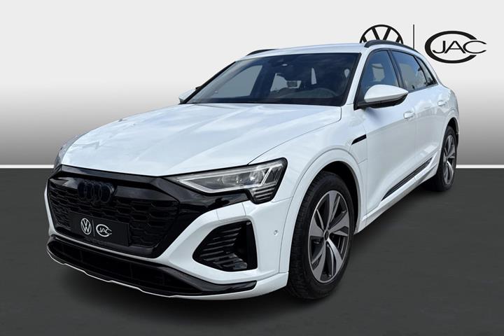 Hvid Audi Q8 e-tron fra 2024