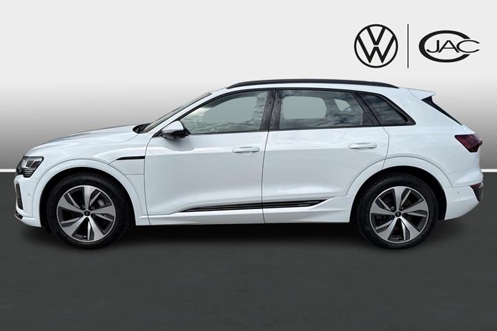Hvid Audi Q8 e-tron fra 2024