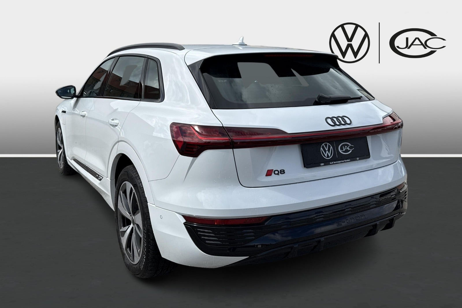 Hvid Audi Q8 e-tron fra 2024