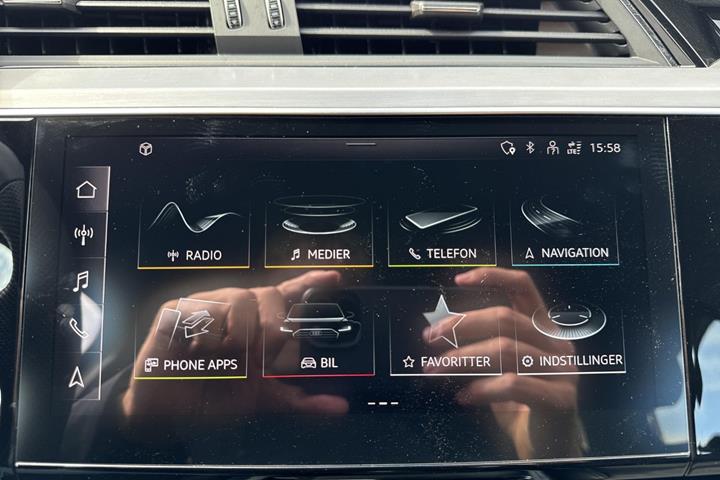 Hvid Audi Q8 e-tron fra 2024