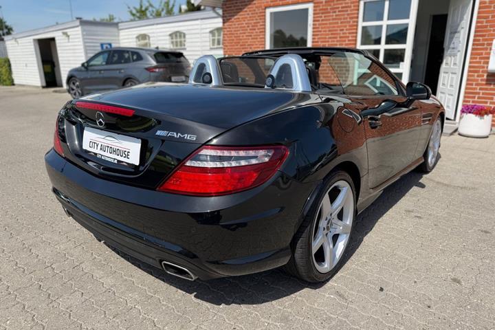 Sort Mercedes SLK200 fra 2011