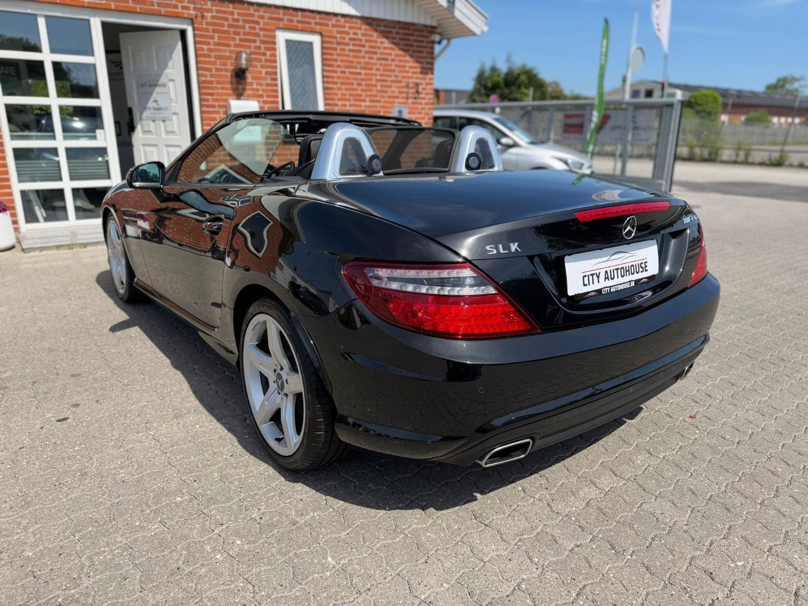 Sort Mercedes SLK200 fra 2011
