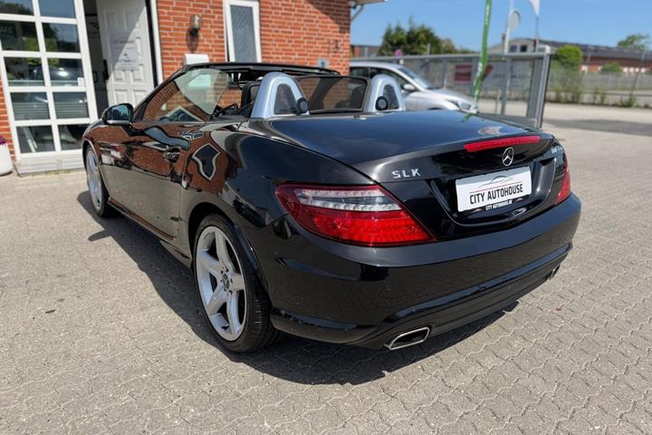 Sort Mercedes SLK200 fra 2011