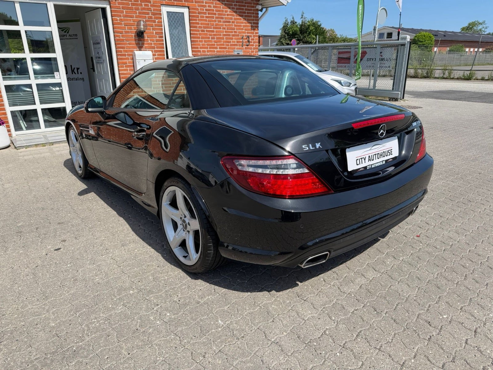 Sort Mercedes SLK200 fra 2011