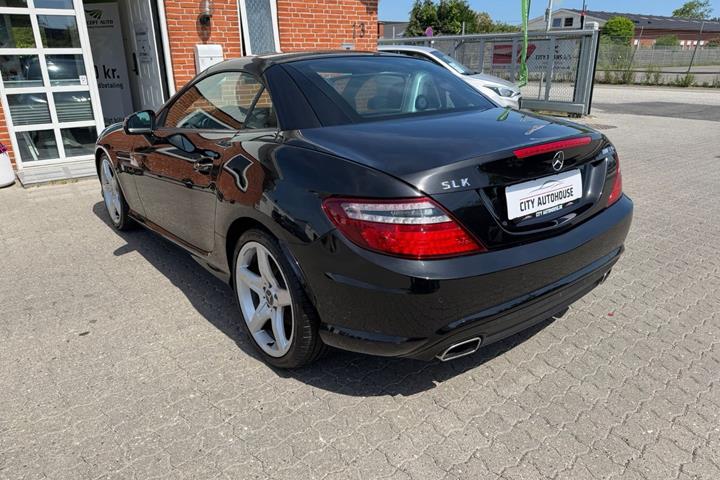 Sort Mercedes SLK200 fra 2011