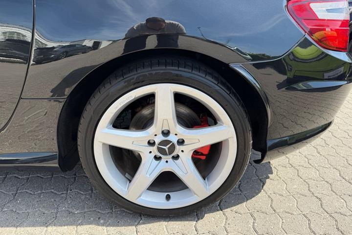 Sort Mercedes SLK200 fra 2011
